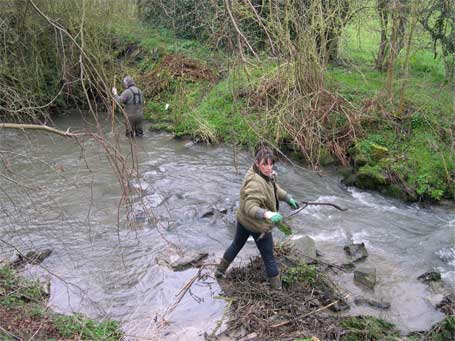 Nettoyage des cours d'eau Nettoyage des cours d'eau par la