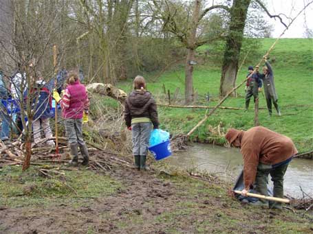 Nettoyage des cours d'eau Nettoyage des cours d'eau, sensibilisation des écoles